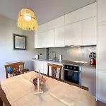 Downtown Apartment 티라나