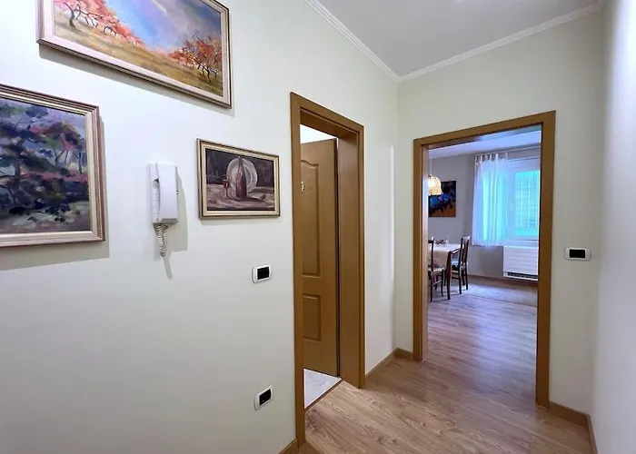 公寓 Downtown Apartment 地拉那